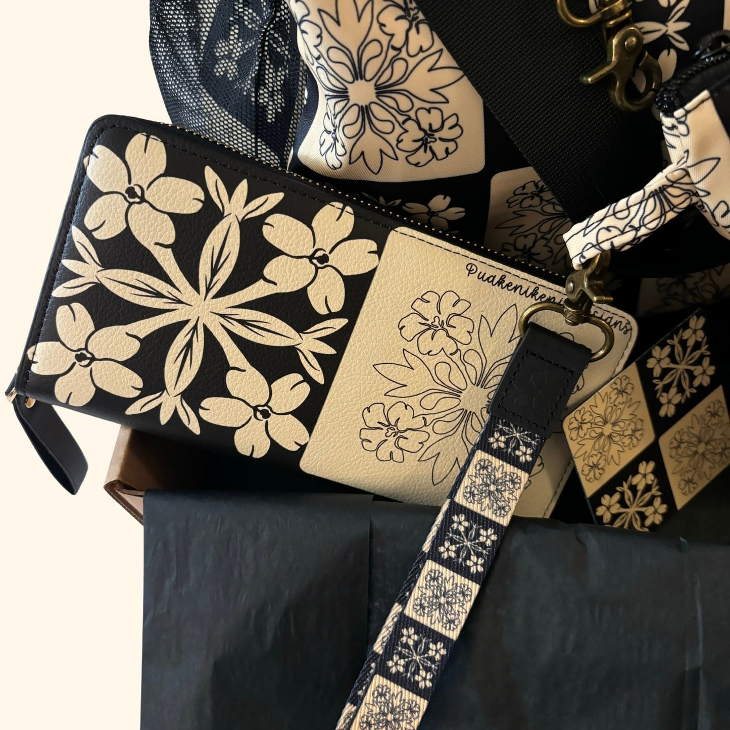 puakenikeni wallet - beige quilt - full size - Puakenikeni Designs