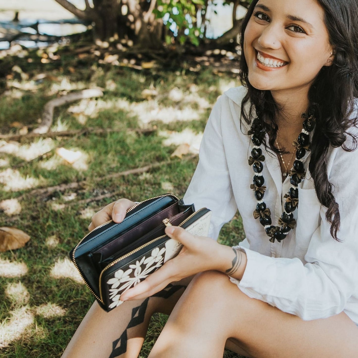 puakenikeni wallet - beige quilt - full size - Puakenikeni Designs inside view