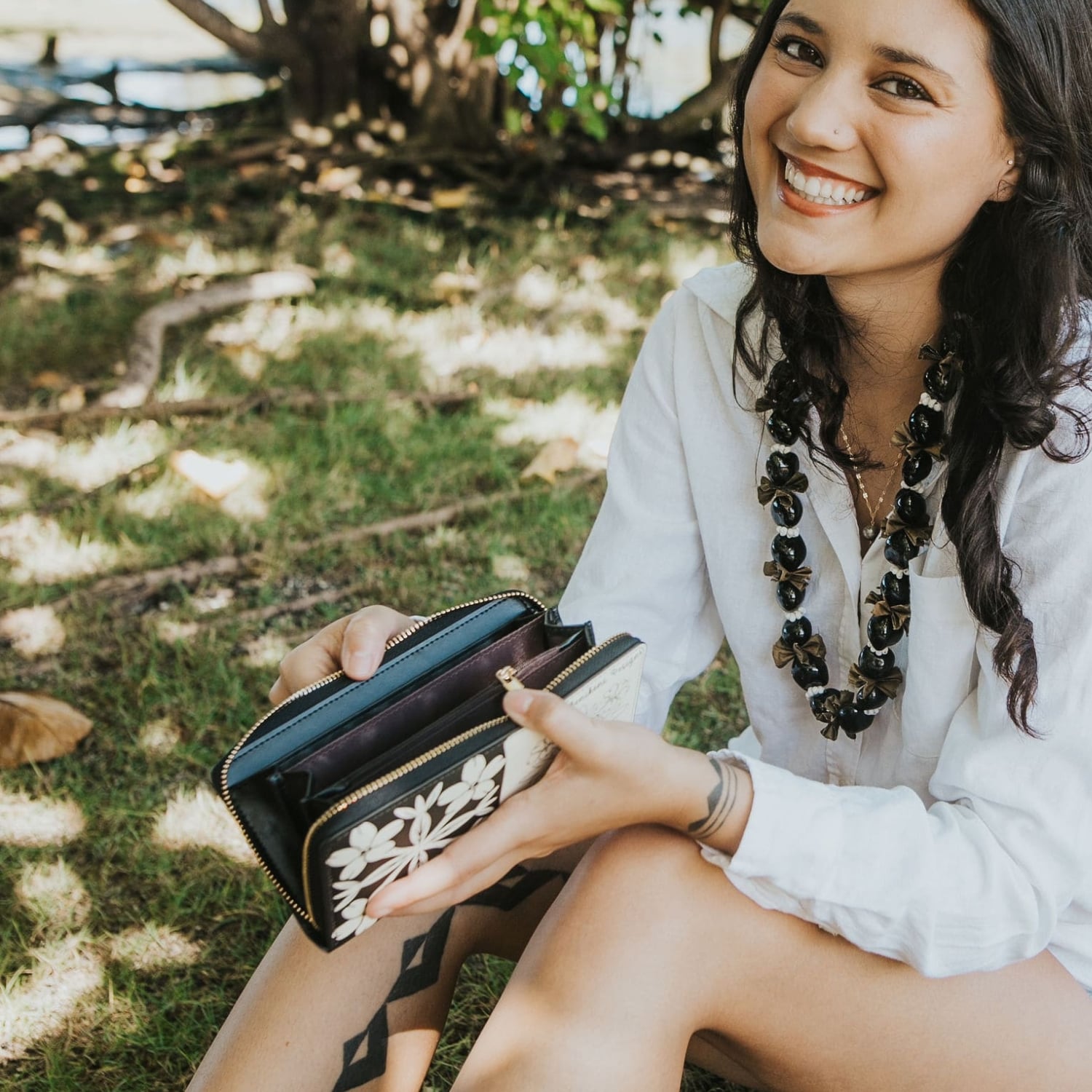 puakenikeni wallet - beige quilt - full size - Puakenikeni Designs inside view