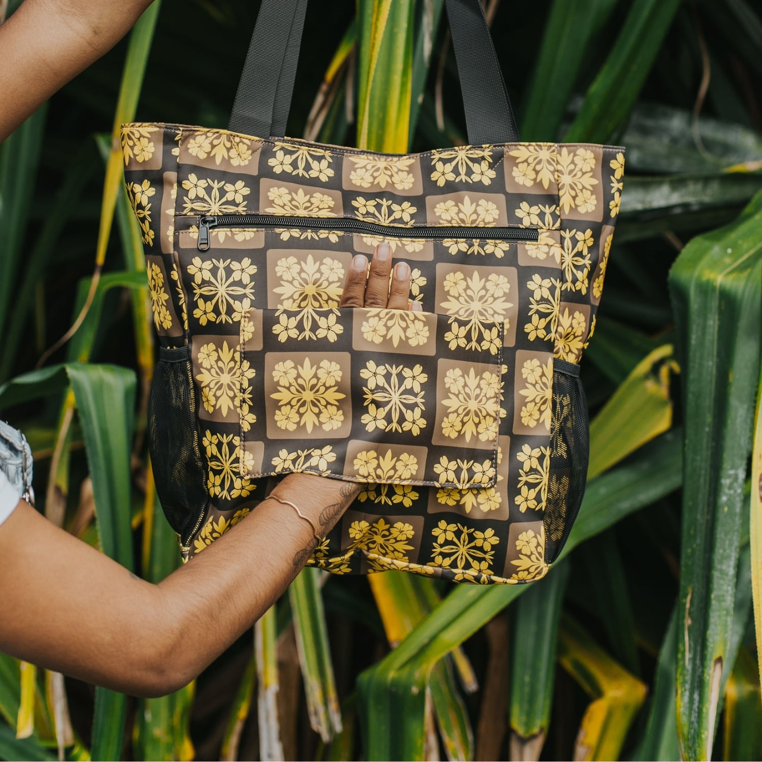 holoholo bag with pua kenikeni flowers - brown and yellow from Puakenikeni Designs back view
