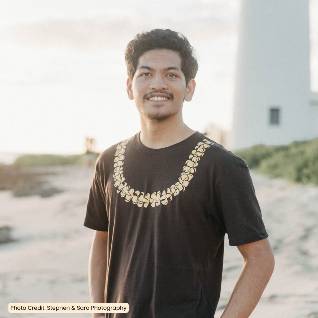 Puakenikeni Lei T-Shirt Club