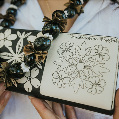 puakenikeni wallet - beige quilt - full size - Puakenikeni Designs close-up