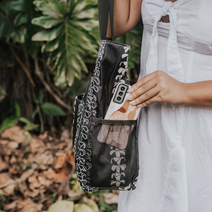 Pua kenikeni Holoholo Bag for travel from Puakenikeni Designs - use for beach, diaper bag, handbag, hula bag from Puakenikeni Designs close up of side mesh pocket to hold cell phone